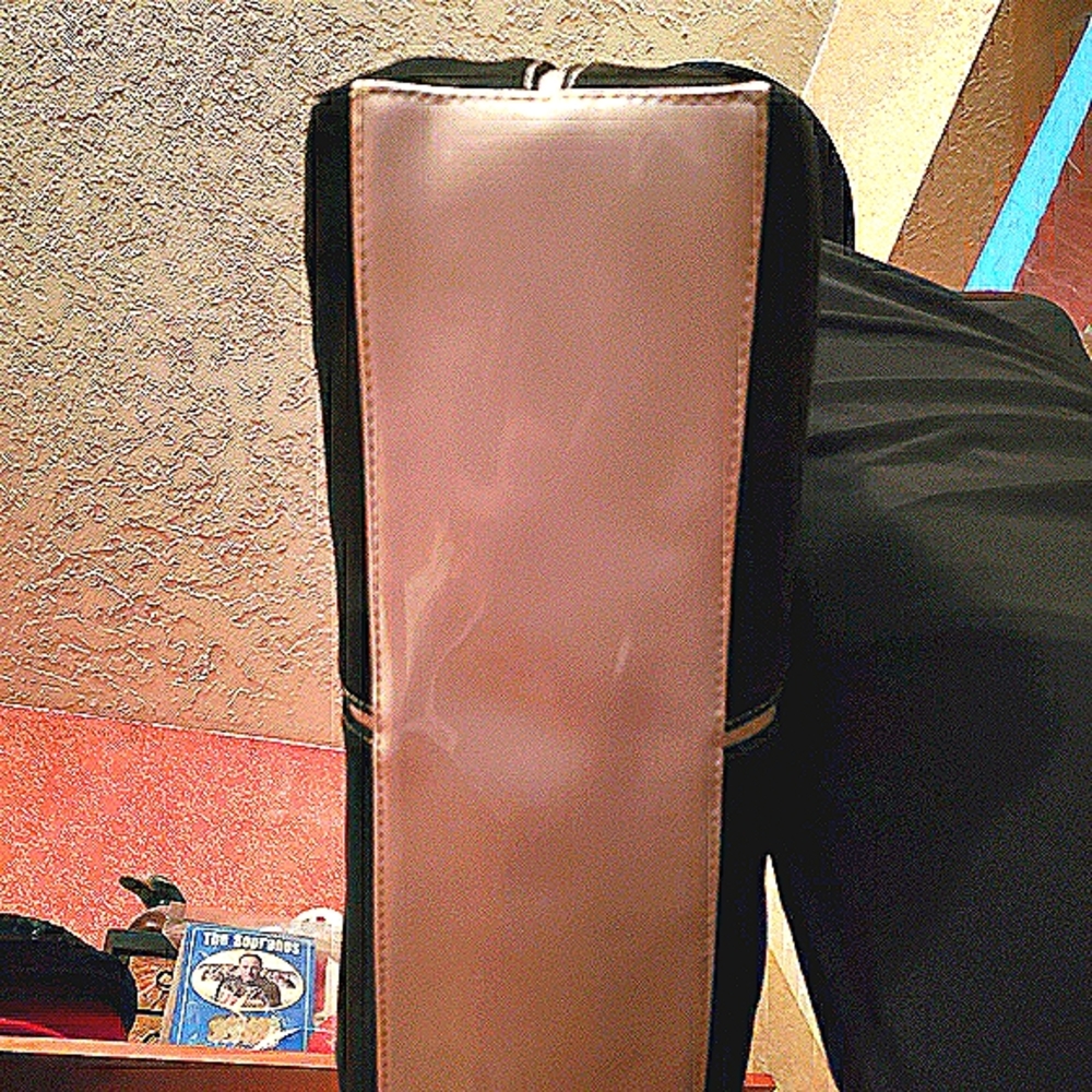 Sofphsticated Large Black & Pink Purse by Mondani - Picture 6 of 6